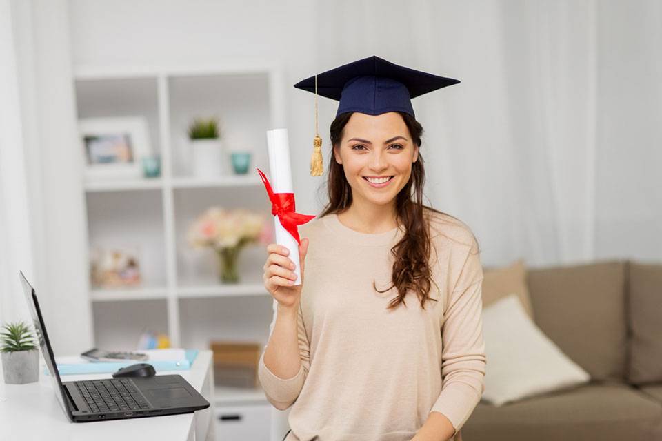 Top 7 Advantages Of Earning Your Master's Online_9