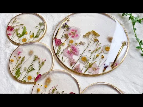 casting-flowers-in-a-resin-coaster-and-tray-set-2384