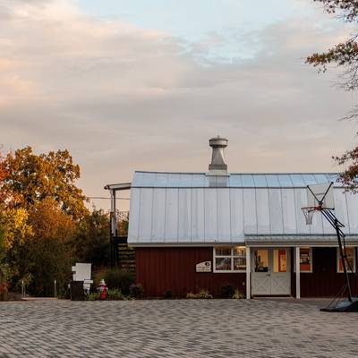 Burgundy Farm Country Day School